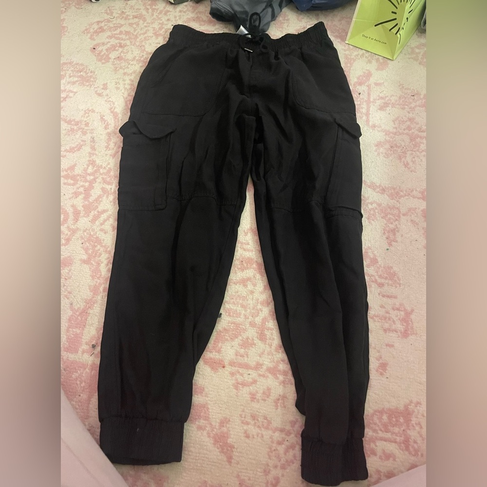 women’s black cargo joggers